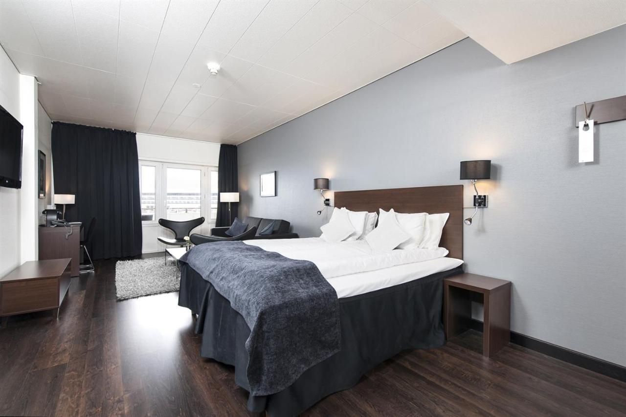 Hotel Four Monkeys