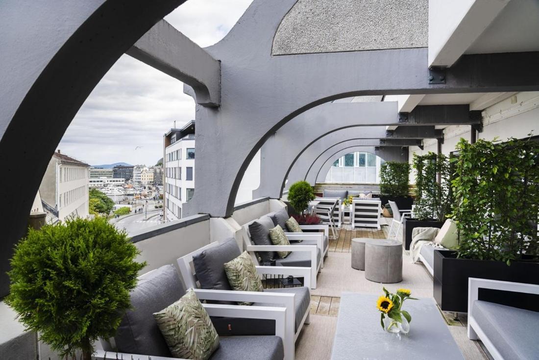 Hotel Four Monkeys